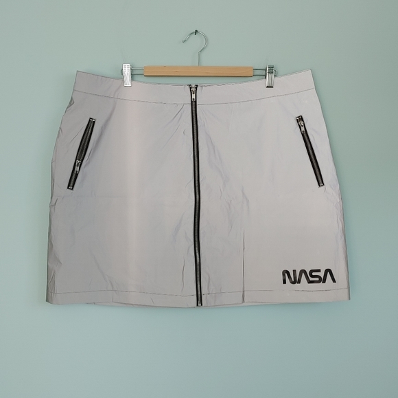Forever21 NASA skirt - Picture 1 of 7